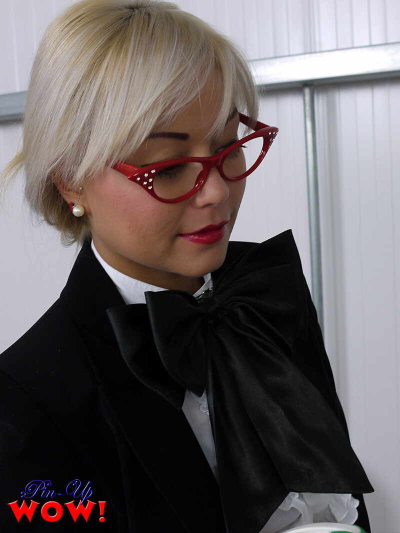 Уляна, 24